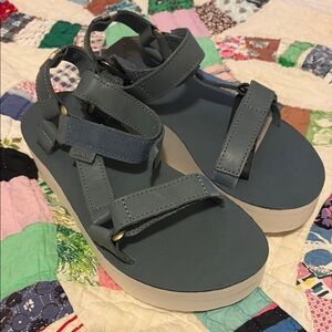 Rare Teva Flatform Universal Crafted Leather Citadel